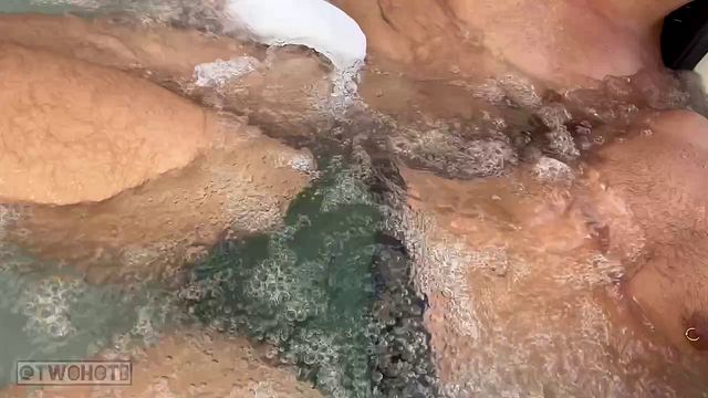 Big ass received a huge cumshot in jacuzzi!
