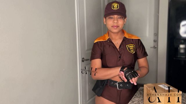 Delivery driver gets pussy devoured on drop off route