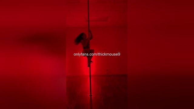 18yo Influencer's Hairy Pussy Gets a Hardcore Fingering on TikTok Live!