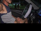 flash de pau para uma garota no carro!