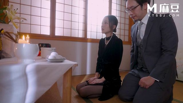 ModelMedia Asia - The older brother comforted the widow who had lost her husband with his cock