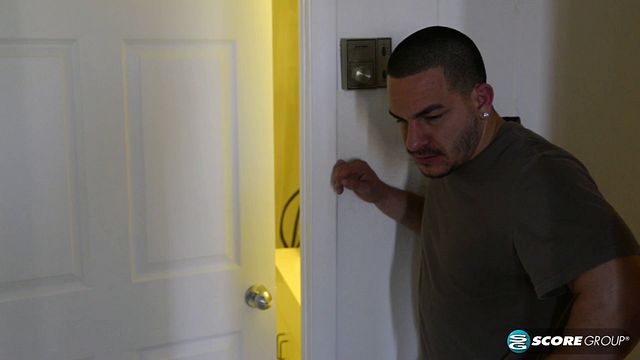 Nadia Night: Nadia's first 40Something scene is a pisser!