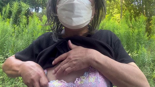黒のミニスカートで穴オナニー