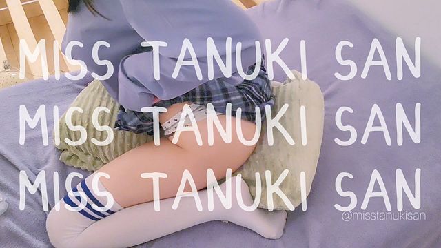 Lesbian rubbing pussy pillow dry hump orgasm big tits asian amateur schoolgirl